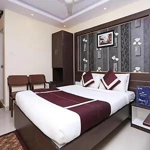 Hotel Oyo 5586 Prakash Palace